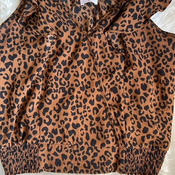 NEW Animal Print Ruffle Short Sleeve Top Size Large - Picture 5 of 8